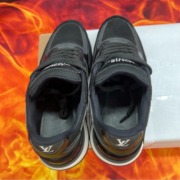 Louis Vuitton run away sneaker LV- 5/7M - Picture 6 of 10